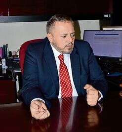 Rastrean ingresos de deudores alimentarios