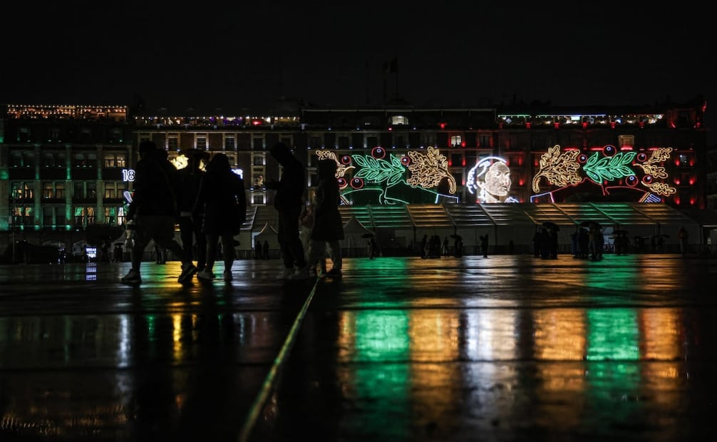Encendido de luces conmemorativas del 216 aniversario de la independencia de México en el zócalo capitalino FOTOS Gabriel Pano El Universal