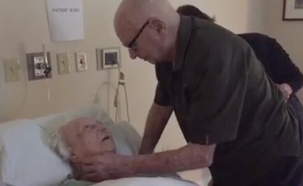 Abuelo dedica hermosa canción de amor a esposa moribunda