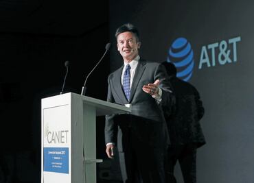 AT&T acepta condiciones de fusión con Time Warner