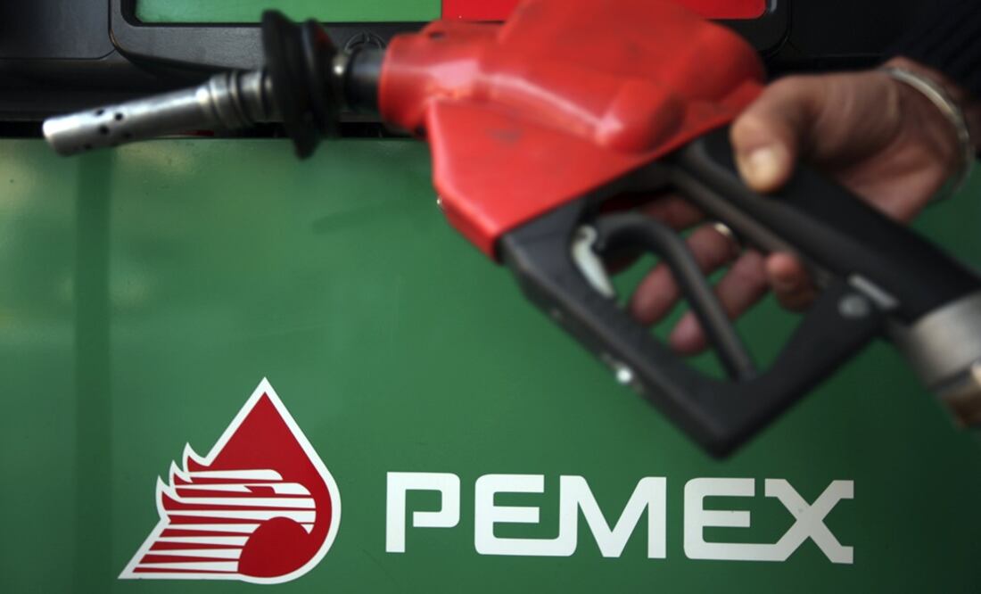 The logo of Mexican petroleum company Pemex is seen on a tank gas at a gas station – Photo: Edgard Garrido/REUTERS