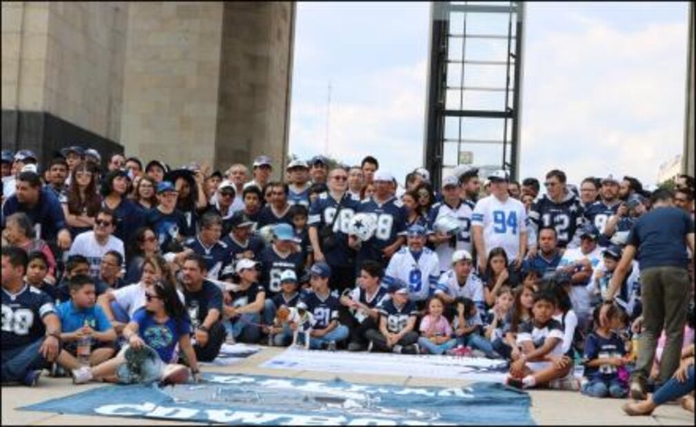 Aficionados de Dallas Cowboys se toman la foto anual
