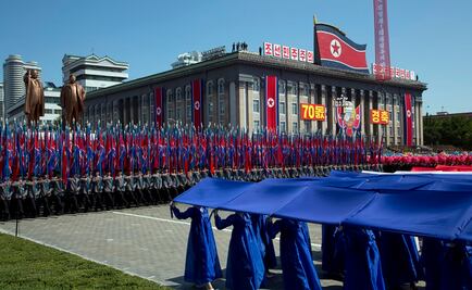 Corea del Norte realiza desfile militar sin misiles nucleares