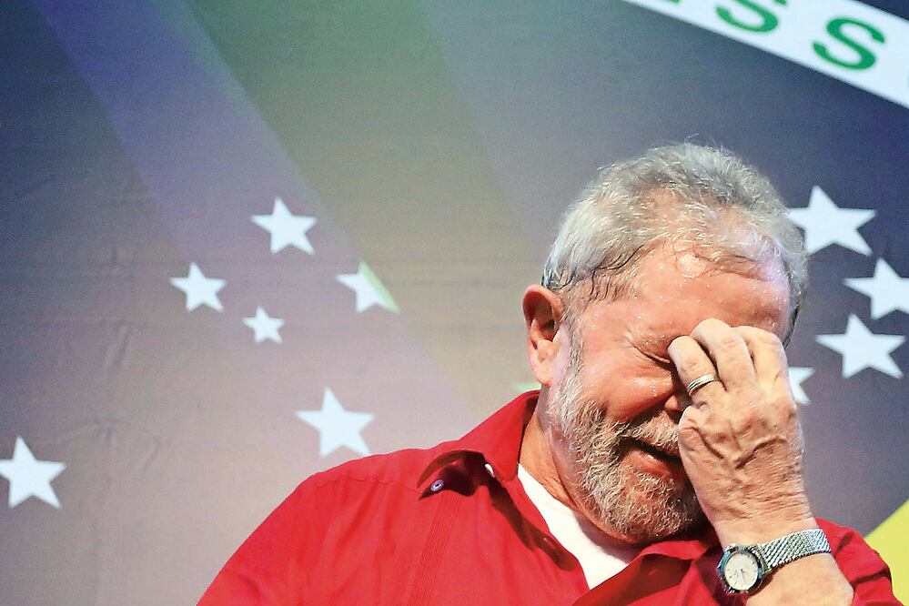 El ex presidente Lula durante una reunión, en marzo, con miembros de sindicatos y movimientos sociales progubernamentales en la ciudad de Sao Paulo (RAHEL PATRASSO. XINHUA)