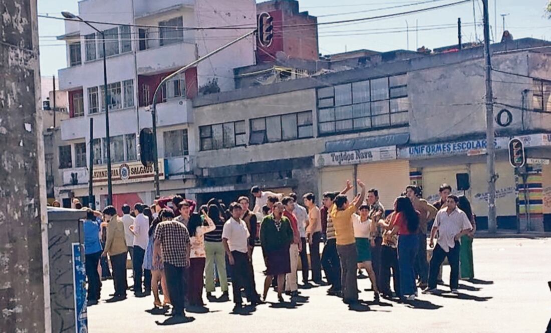 Los alrededores del metro Normal lucieron el look de los 70 (FOTOS: JANET MÉRIDA. EL UNIVERSAL)