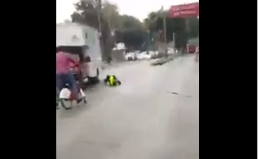 Conductor arrolla a policía en La Roma