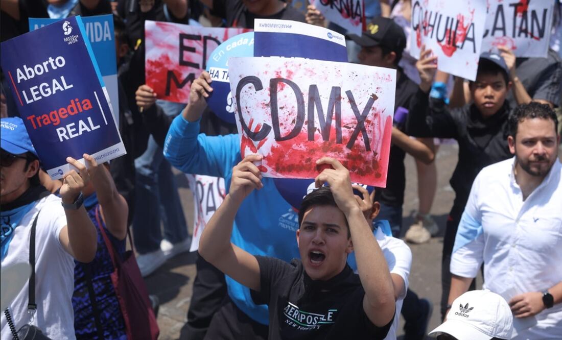 Organizaciones religiosas marcharon desde el Monumento a la Revolución para exigir un alto a la despenalización del aborto, el sábado 3 de mayo de 2025. Foto: Gabriel Pano/EL UNIVERSAL