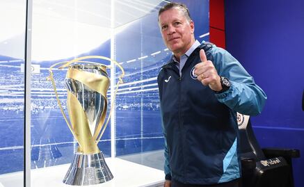 Aficionados de Cruz Azul recolectan firmas para que regrese Ricardo Peláez