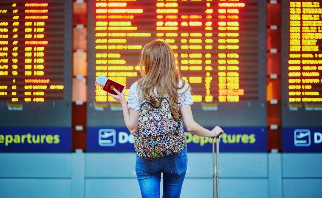 Hay distintos factores, como el aumento de operaciones, que podrían influir en que las aerolíneas aumenten la duración de los vuelos. (Foto: iStock)