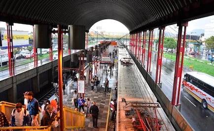 Lluvias mañaneras retrasan al Metro