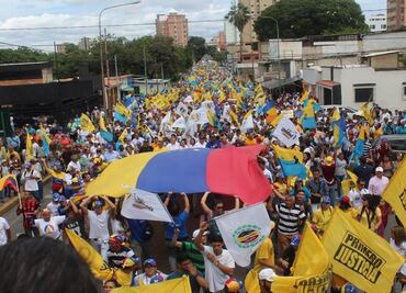 Diputado opositor sospecha que chavistas intentan "sabotear" revocatorio