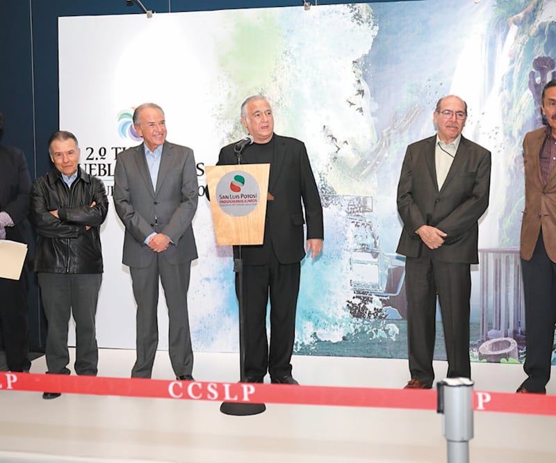 El titular de Turismo federal, Miguel Torruco, y el gobernador Juan Manuel Carreras firmaron convenio para el Segundo Tianguis de Pueblos Mágicos. Foto: Especial