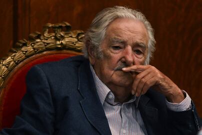 Mujica dice estar "deshecho" por el tratamiento contra el cáncer