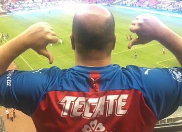 Gobernador de Jalisco asiste al Cruz Azul vs Chivas en el Azteca