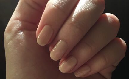 ¿Cómo hacer un barniz casero para fortalecer las uñas?