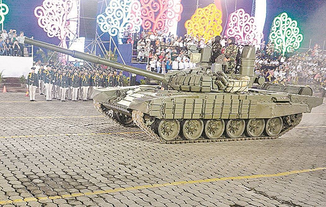 Un tanque ruso, en Managua en 2016 para exhibir un negocio por 80 mdd por la venta de 50 unidades de ese tipo de Rusia a Nicaragua. Foto: La Prensa, de Nicaragua.