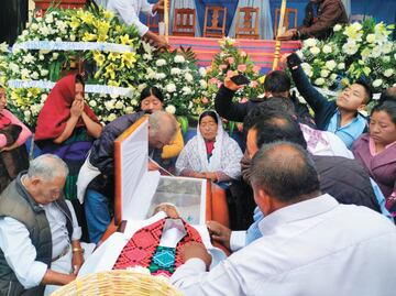 “Padre Marcelo, esta es la última vez que te vengo a ver”; así se despiden amigos y familiares del sacerdote asesinado en Chiapas