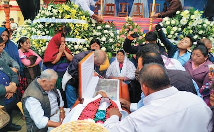 “Padre Marcelo, esta es la última vez que te vengo a ver”; así se despiden amigos y familiares del sacerdote asesinado en Chiapas