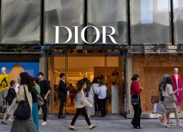 Dior reporta robo de datos de clientes por un ciberataque; alguien "no autorizado" accedió a la información, dice