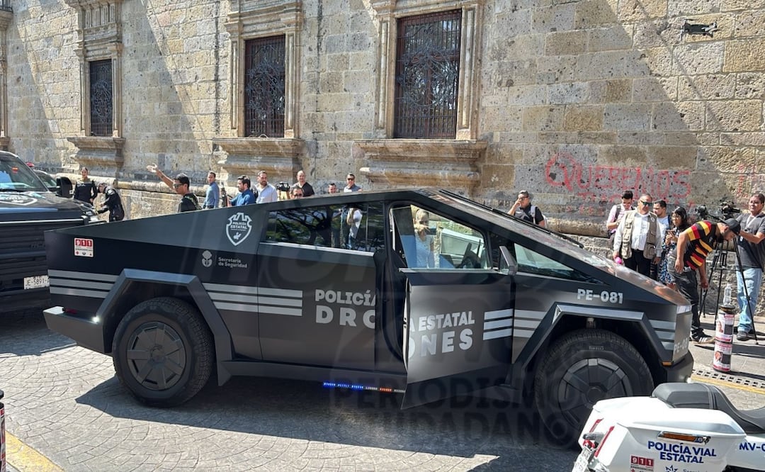 Pablo Lemus presenta nuevas patrullas; son Cybertrucks y motos Harley-Davidson. Foto: Redes sociales