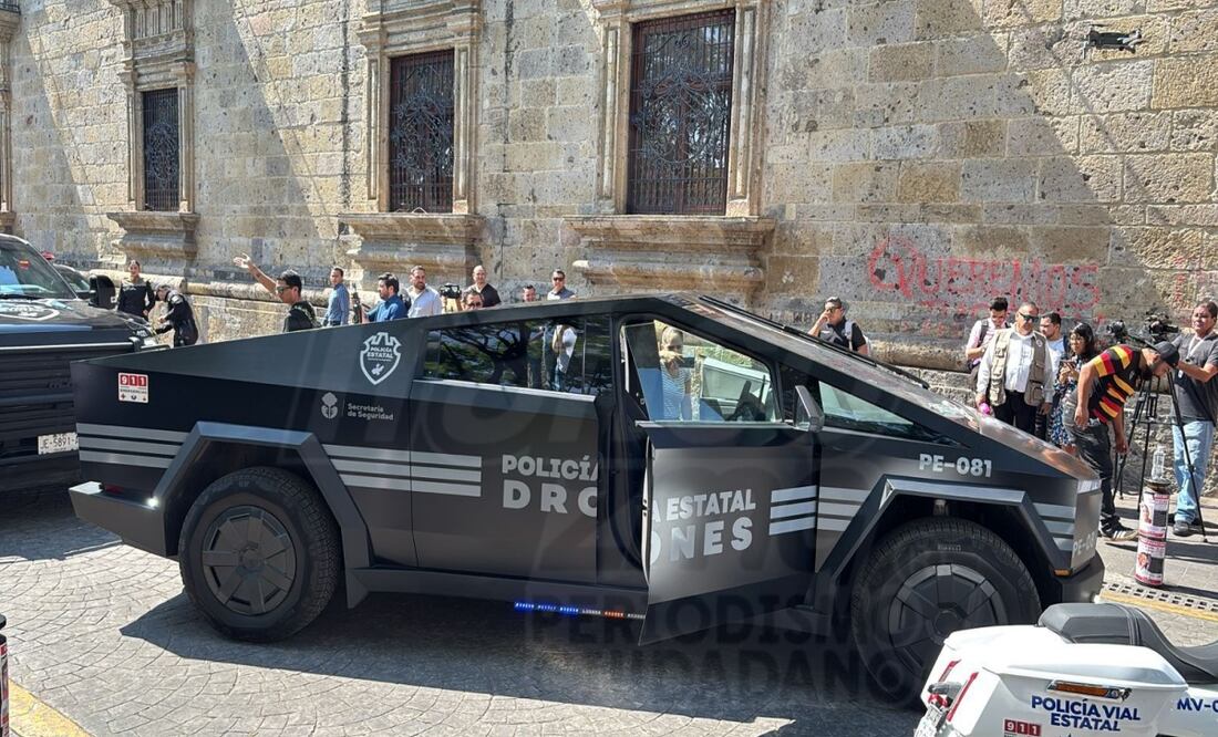 Pablo Lemus presenta nuevas patrullas; son Cybertrucks y motos Harley-Davidson. Foto: Redes sociales