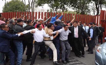 Asesores Técnicos Pedagógicos intentan cerrar salidas de San Lázaro