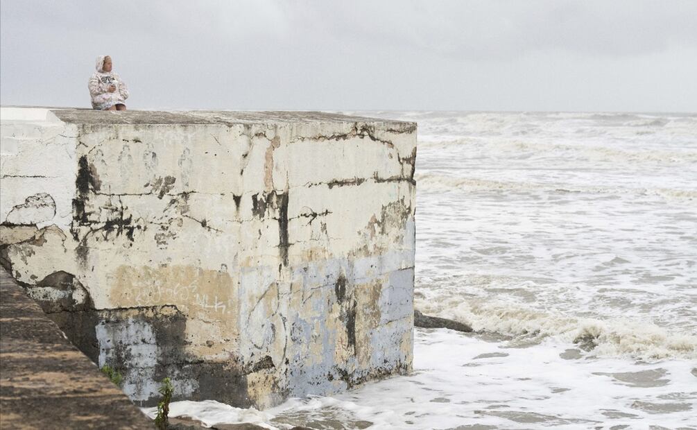 Alberto es "una gran tormenta tropical" que se extiende hasta 665 kilómetros al norte de su centro provocando alertas para la costa de Texas. Foto: AP
