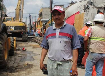 Personas desalojadas de sus viviendas por mega socavón en Iztapalapa, piden aumento en el apoyo de renta