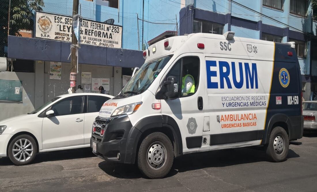 Discusión entre padres causa alarma en secundaria de GAM; policías aclaran que no hubo riña entre alumnos. Foto: Especial