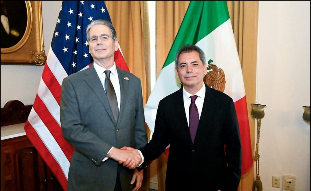 Scott Bessent (izq) Édgar Amador (d). (15/04/26) Foto: Cortesía Departamento del Tesoro de EU