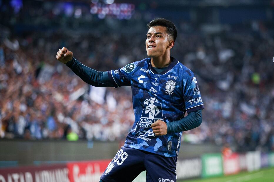 Emilio Rodríguez con los Tuzos del Pachuca - Foto: Imago7