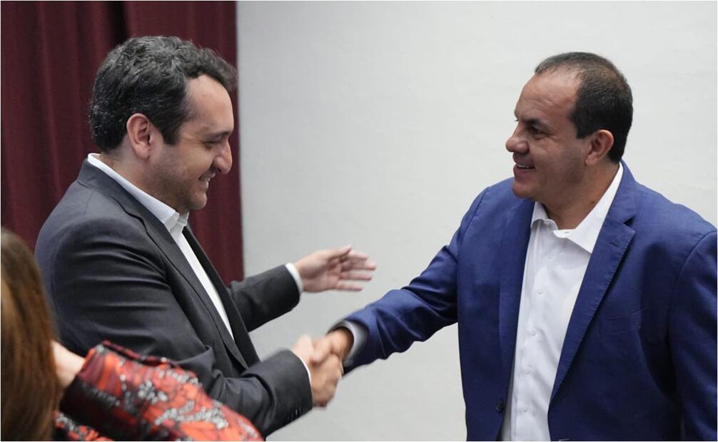 Cuauhtémoc Blanco se toma fotos con Andrés Manuel López Beltrán, nuevo Secretario de Organización de Morena. Foto: @cuauhtemocb10