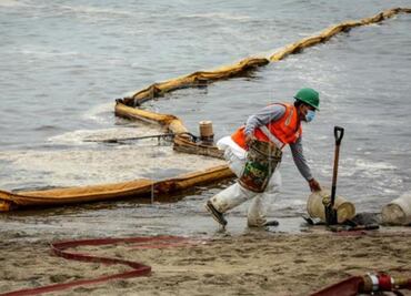 Perú paraliza cargas y descargas de petróleo de Repsol, tras derrame