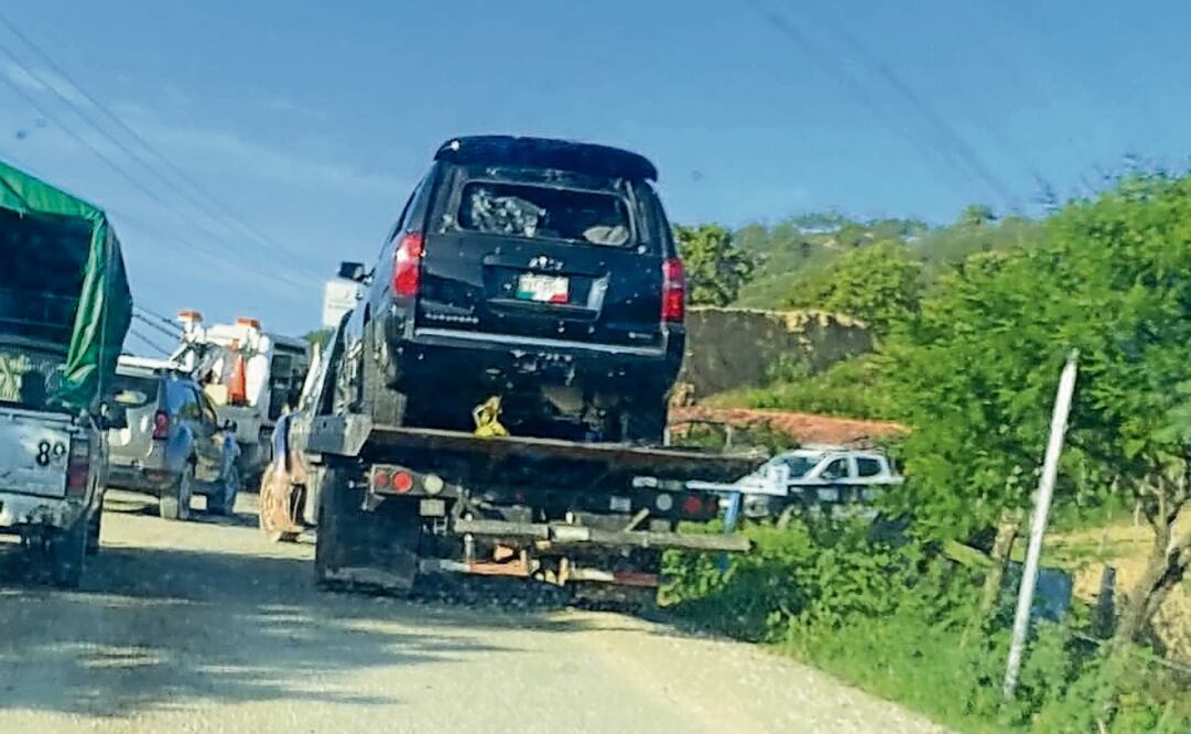 Las camionetas involucradas en la
balacera quedaron repletas de impactos de bala. Foto: Especial