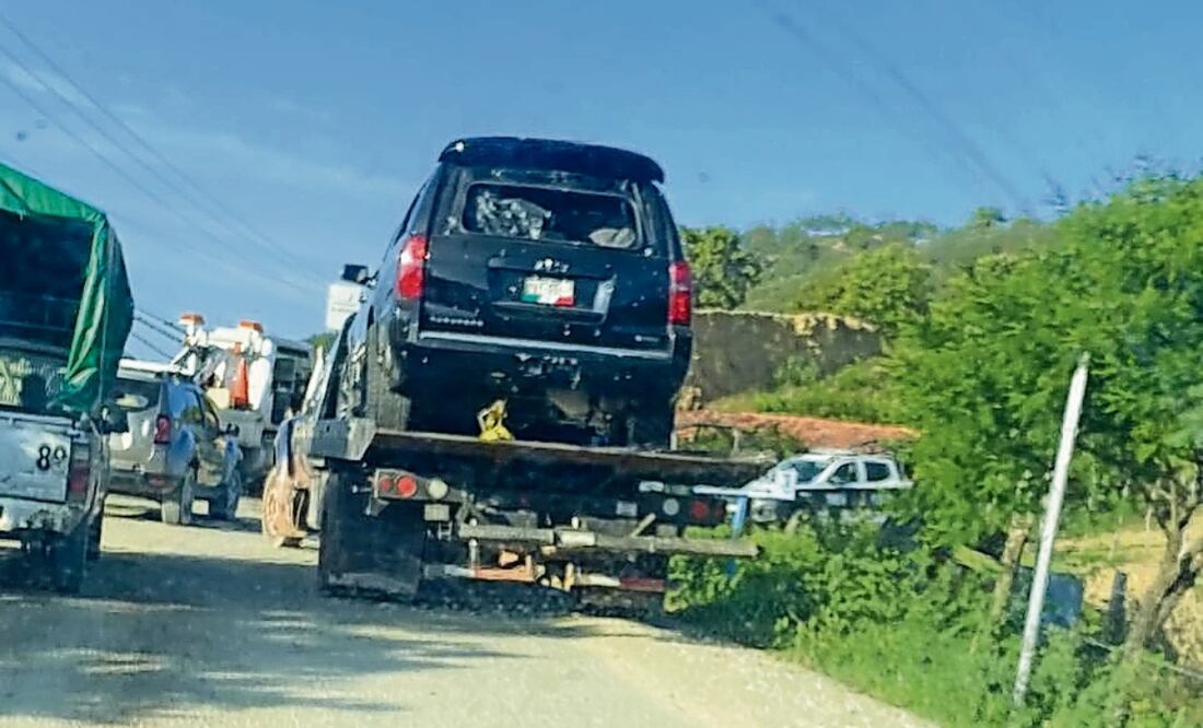Las camionetas involucradas en la
balacera quedaron repletas de impactos de bala. Foto: Especial