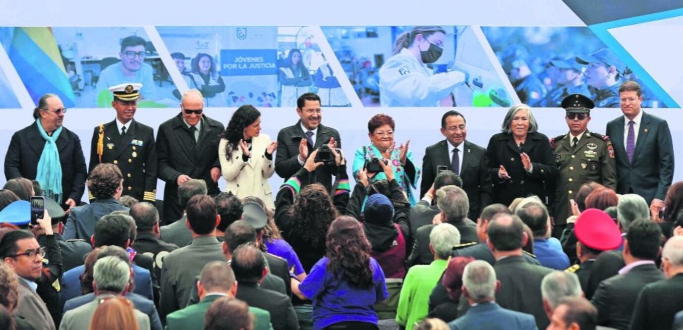 Funcionarios del gobierno federal como el fiscal Alejandro Gertz y la secretaria de Gobernación, Luisa María Alcalde, acompañaron a Ernestina Godoy en su último informe de labores al frente de la FGJ. Foto: Diego Simón | El Universal