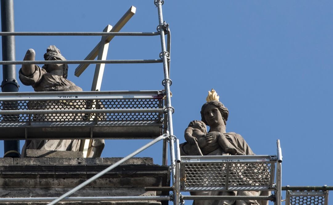 Las esculturas de la Catedral Metropolitana, incluyendo "La Esperanza" -que se cayó- serán retiradas de ese sitio y sustituidas por réplicas. Foto: Cristopher Rogel Blanquet / EL UNIVERSAL