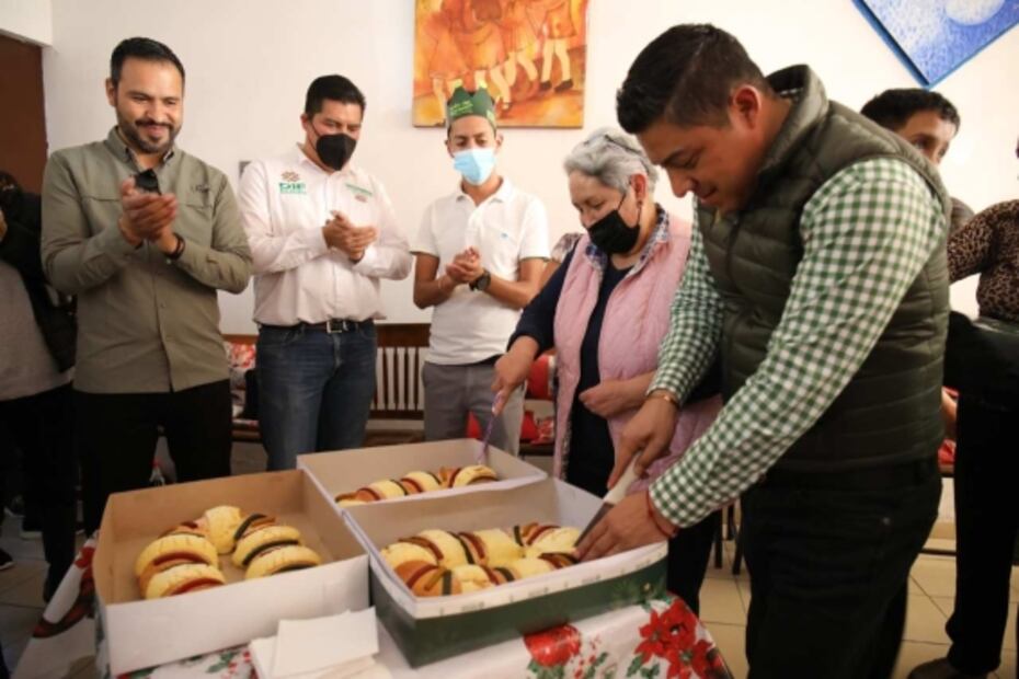 Por primera vez, gobierno de SLP reparte casa por casa Rosca de Reyes y juguetes a familias vulnerables