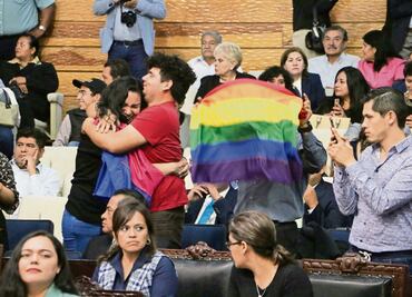 Reconocen matrimonio igualitario