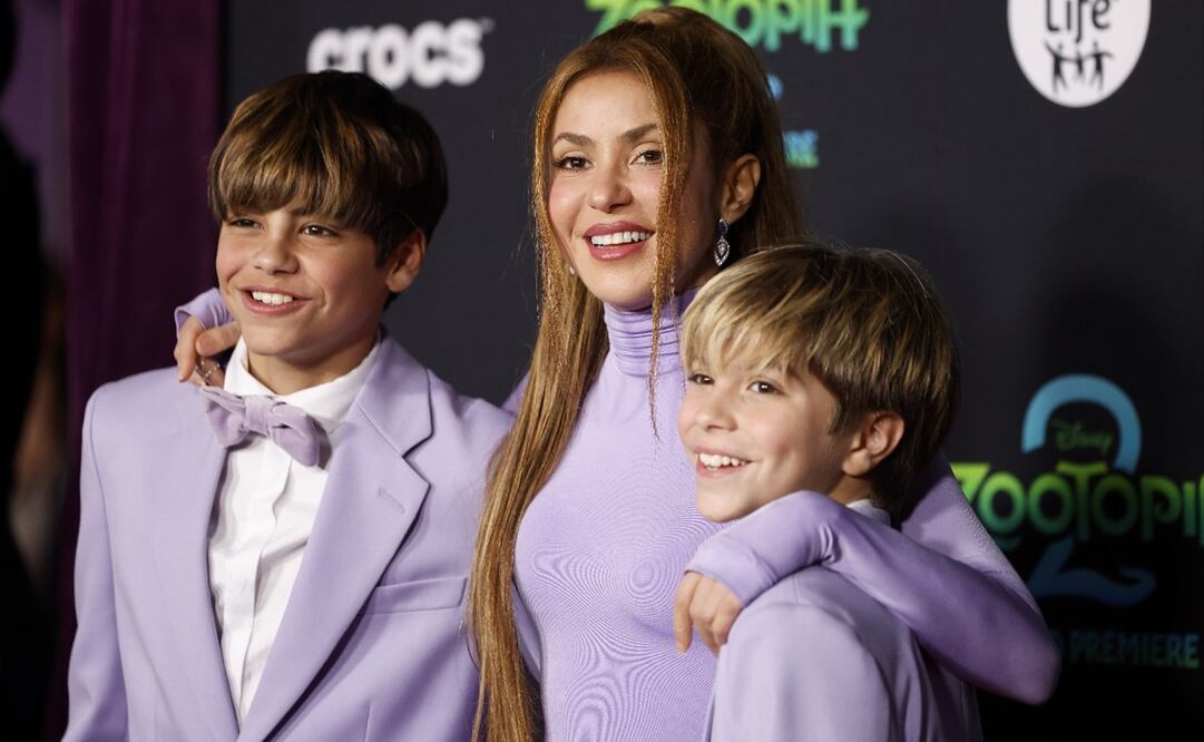 Shakira posa con sus hijos durante el estreno de la película "Zootopia 2" en el Teatro El Capitán de Los Ángeles.
FOTO: EFE/EPA/CAROLINE BREHMAN.