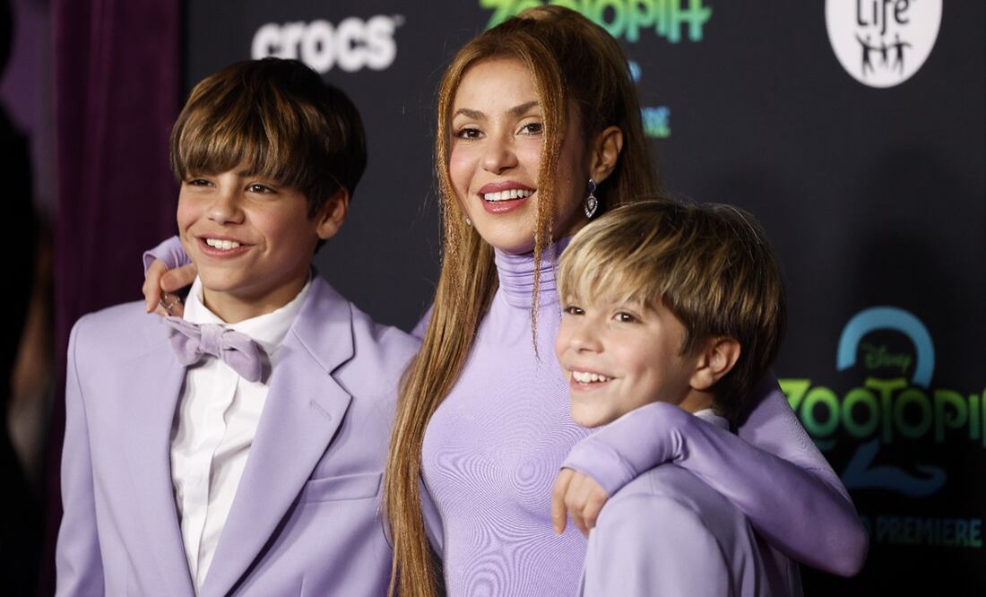 Shakira posa con sus hijos durante el estreno de la película "Zootopia 2" en el Teatro El Capitán de Los Ángeles.
FOTO: EFE/EPA/CAROLINE BREHMAN.