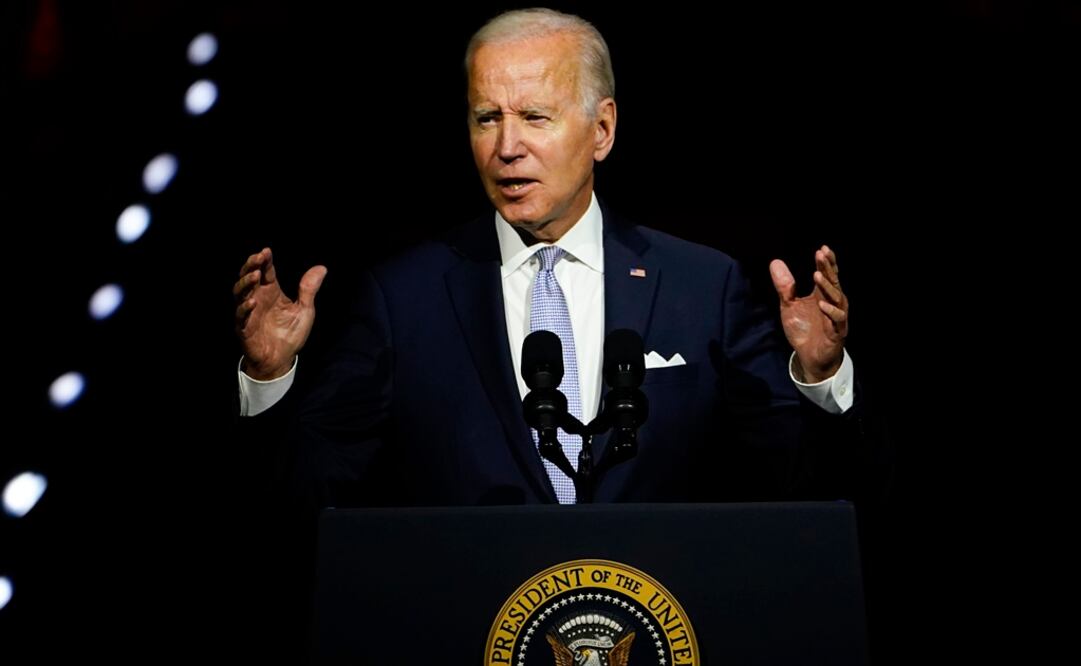 Presidente Joe Biden habla frente al Salón de la Independencia. Foto: Tomada del video