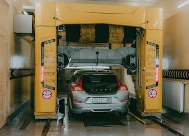 Mercedes y Volvo suspendieron actividades en sus fábricas de Carolina del Sur por el paso del Huracán Ian