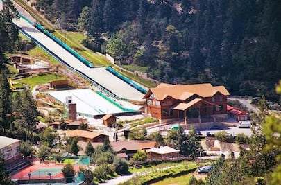 Bosques de Monterreal, con una pista para esquiar todo el año