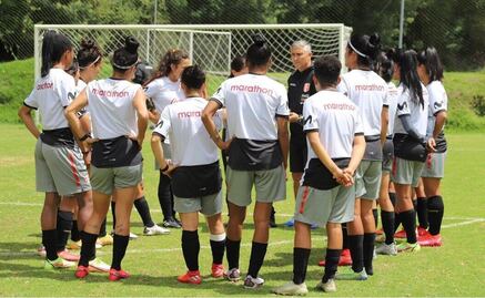 Suspenden al entrenador de Perú femenil; lo denunciaron dos jugadoras