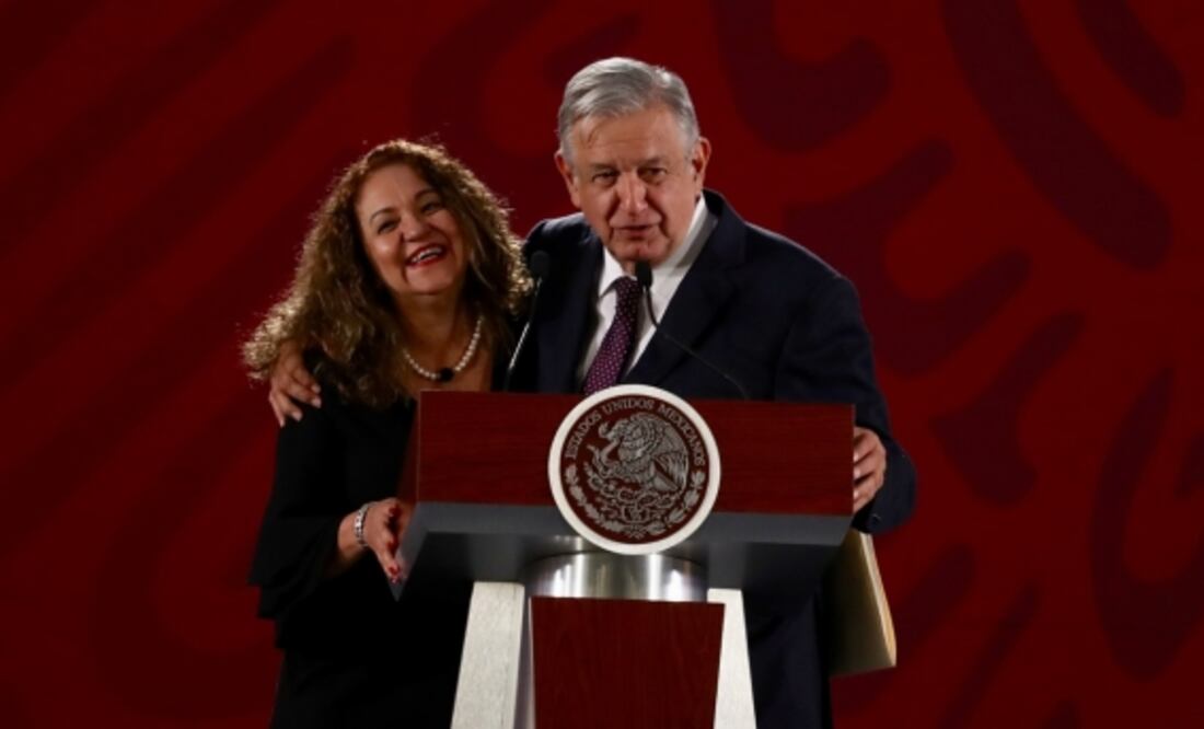 Sanjuana Martínez, directora de Notimex con el presidente Andrés Manuel López Obrador. Foto: Archivo EL UNIVERSAL