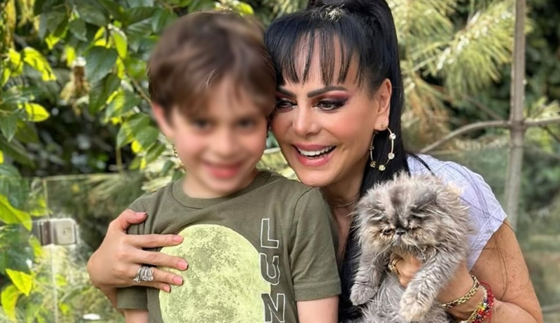 Maribel Guardia posa con su nieto José Julián.
Foto: Instagram