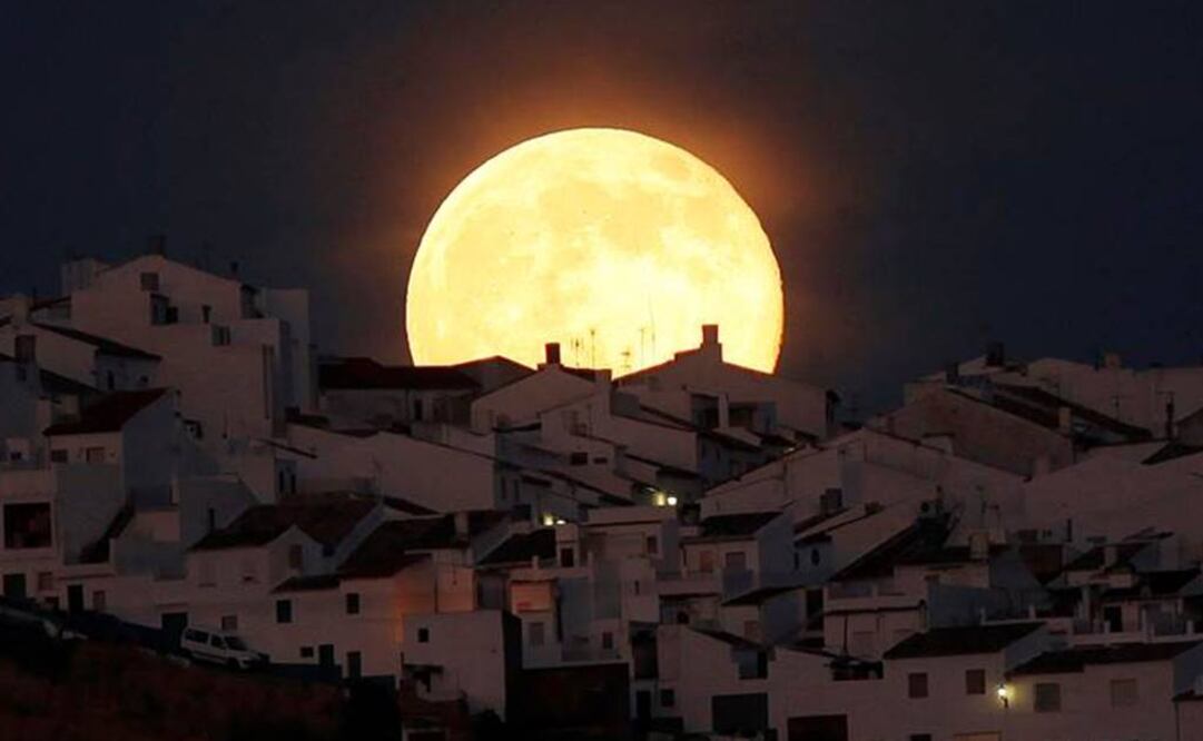 El martes se registrará el fenómeno conocido como “superluna”. Foto: Archivo