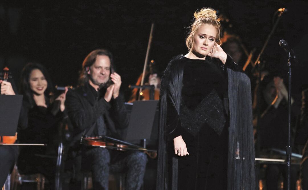 Adele se molestó por detener su tema; luego se disculpó por lo que se escuchó (fuck). (FOTOS: AGENCIAS)