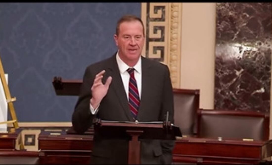 Senador Eric Schmitt presenta iniciativa en EU para elevar a 15% el gravamen a las remesas. (10/06/25) Foto: Cuenta @senericschmitt